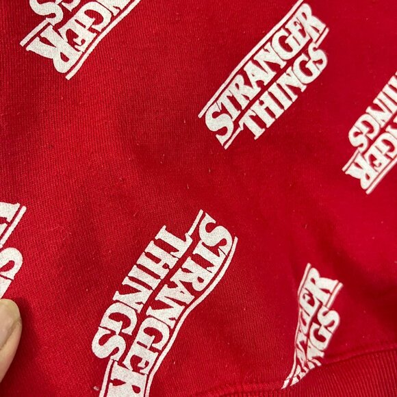 Stranger Things Womens Red All Over Logo Spellout Sweatshirt Plus Size 1X - Picture 4 of 5